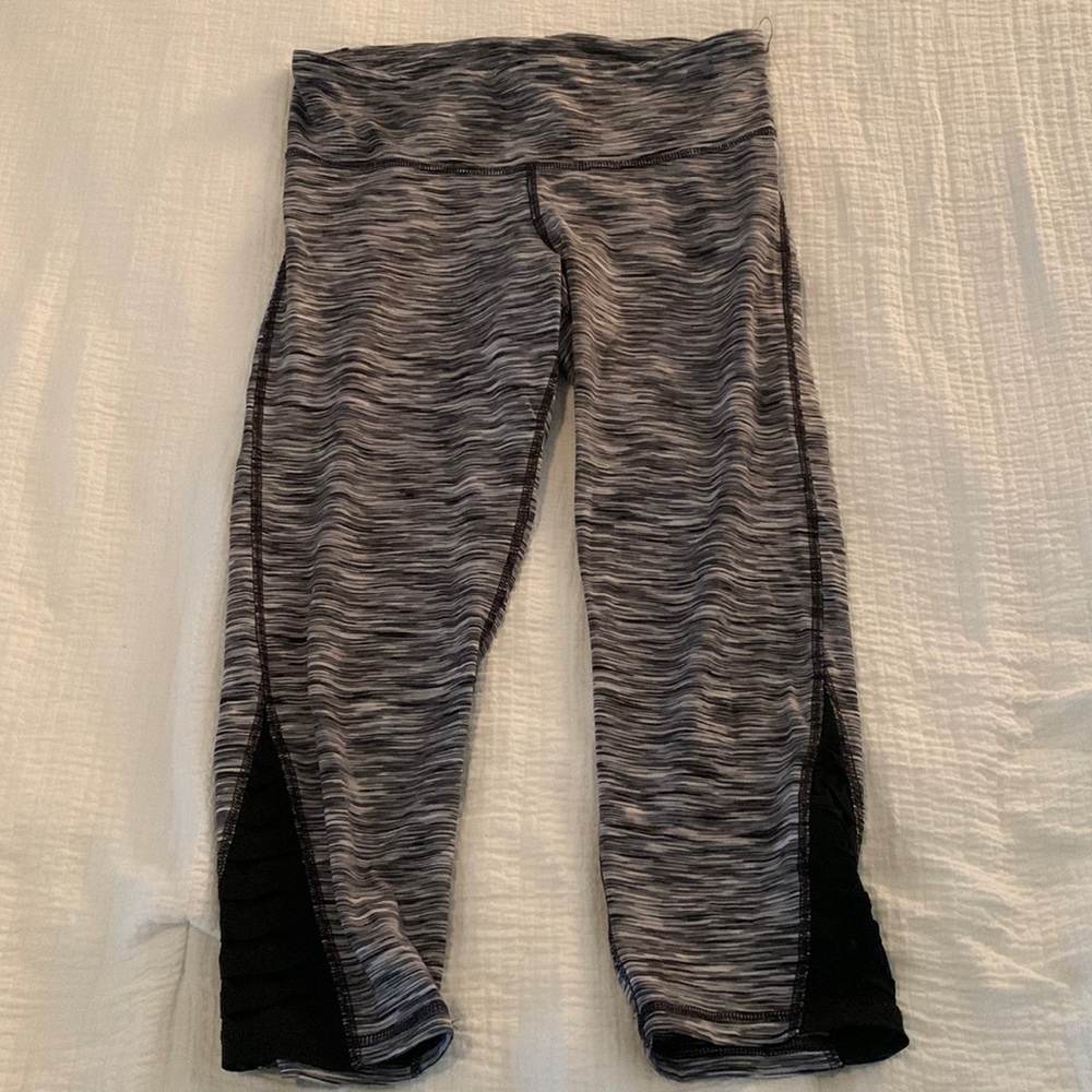 Champion: Cropped Striped Leggings (Size Medium)